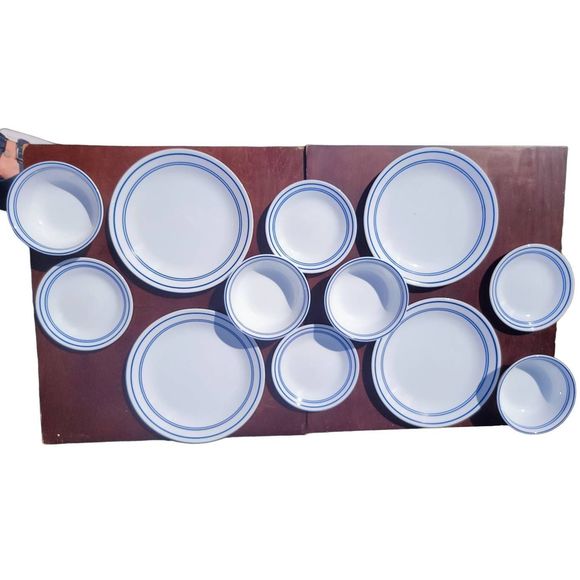 SOLD- Corelle 12 Piece Dinnerware Set Vintage - Picture 10 of 15
